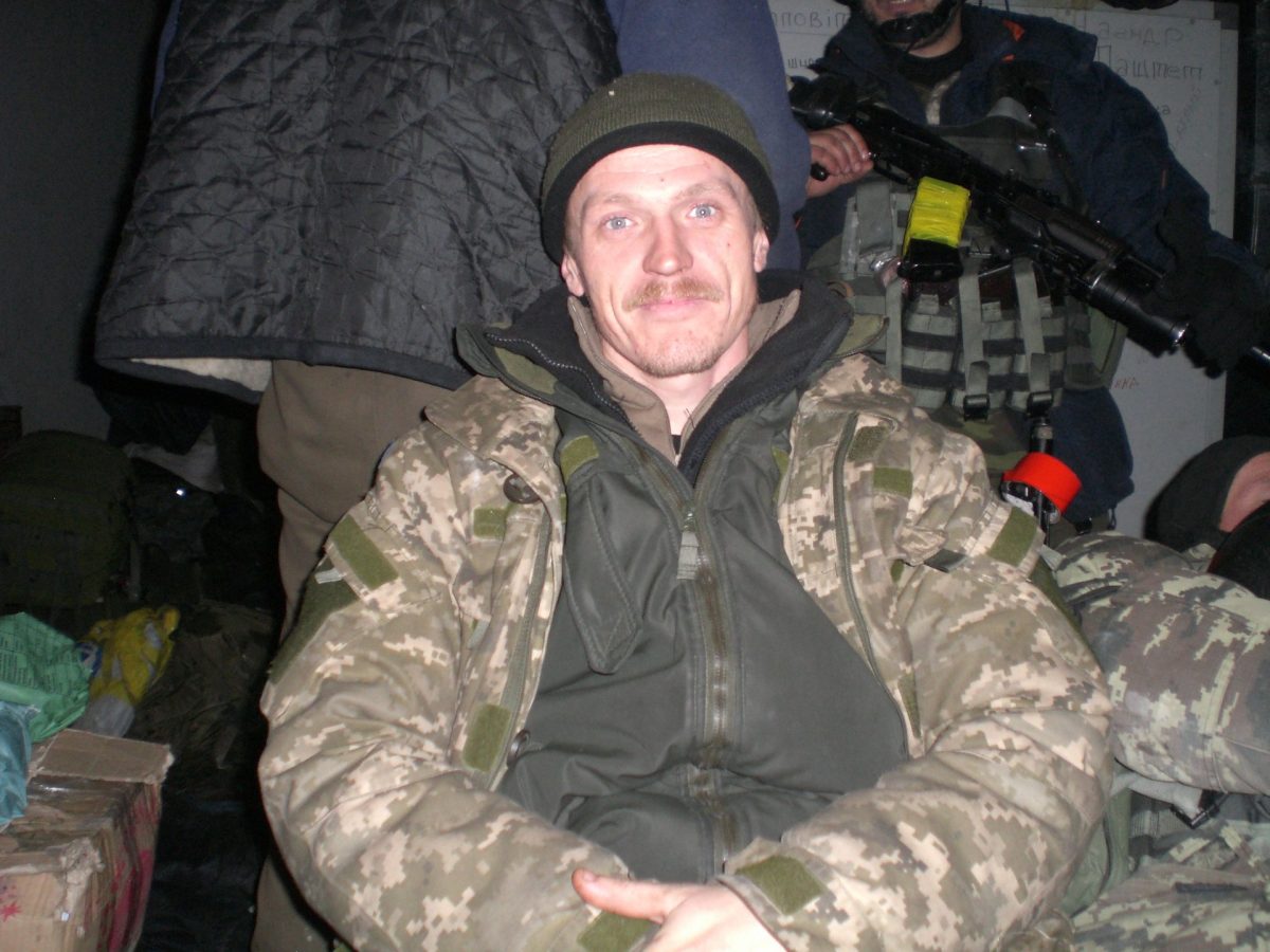 Він і тепер, через шість років, продовжує «воювати» у снах − один із останніх захисників Донецького аеропорту