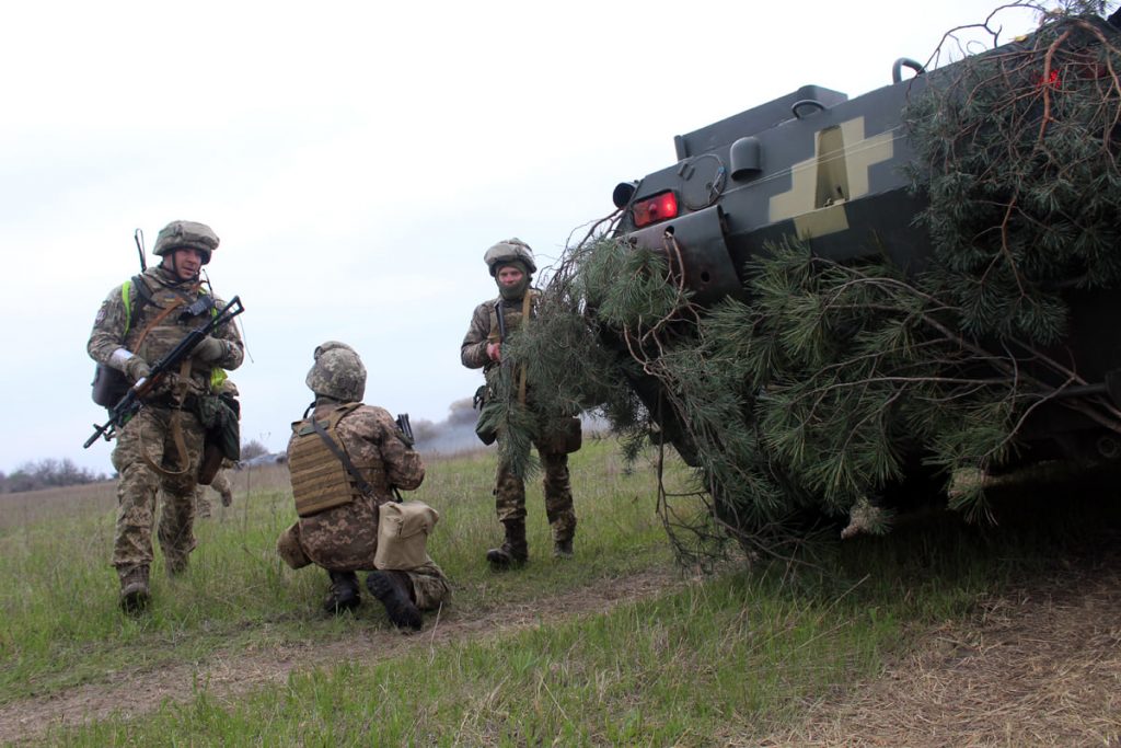 МИКОЛАЇВСЬКІ ДЕСАНТНИКИ ПІДВИЩУЮТЬ БОЙОВУ МАЙСТЕРНІСТЬ ПІД ЧАС ТАКТИЧНИХ НАВЧАНЬ З БОЙОВОЮ СТРІЛЬБОЮ (Фоторепортаж)
