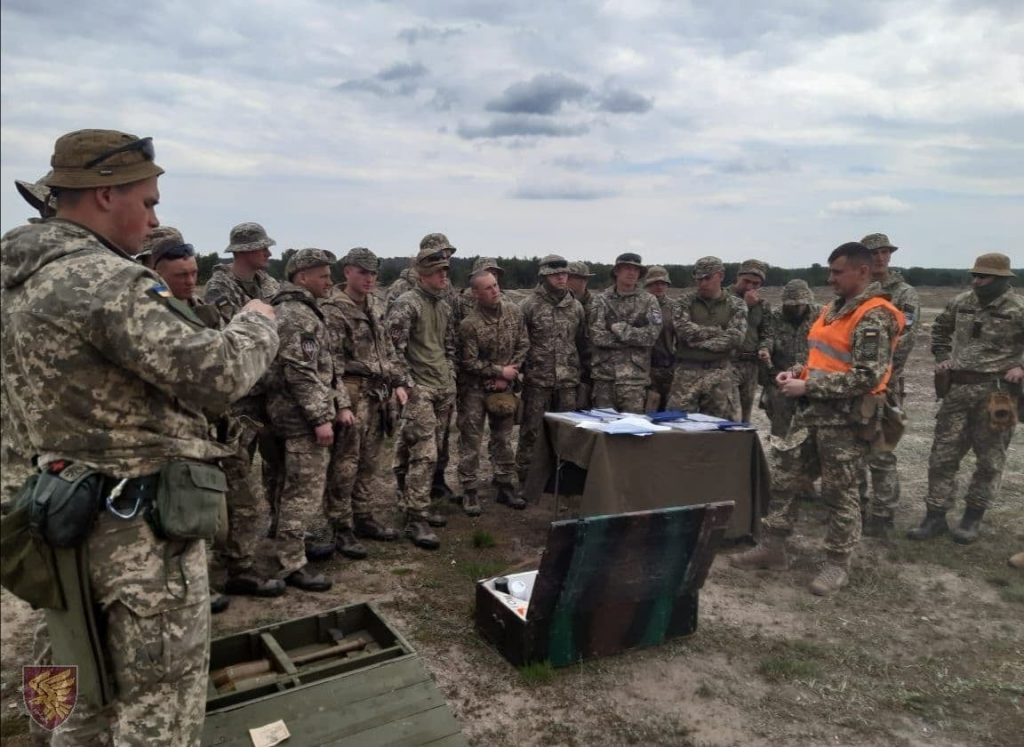 Майбутні офіцери ДШВ проходять підготовку у 95-й окремій десантно-штурмовій бригаді