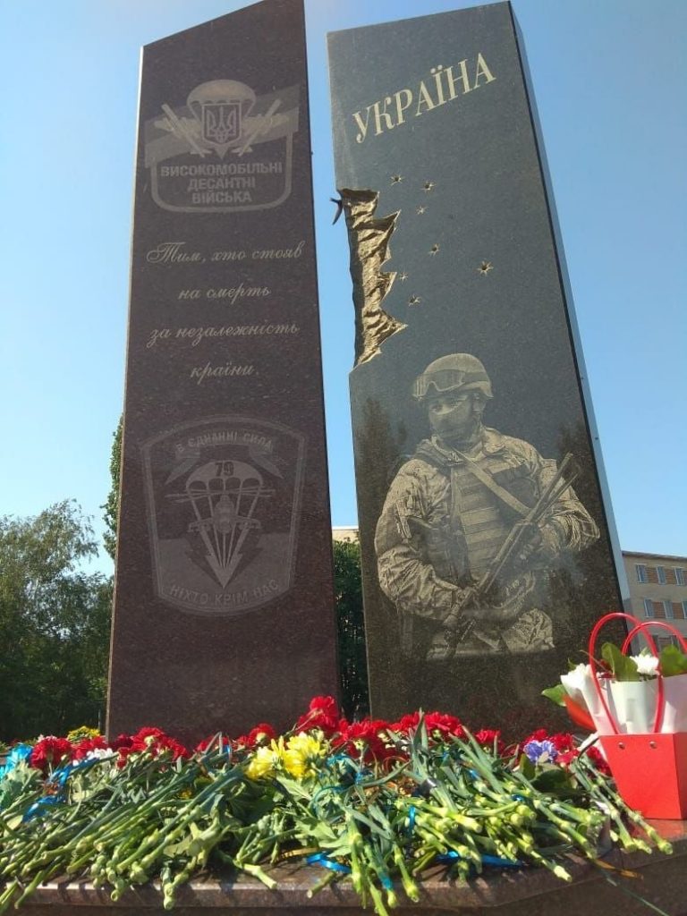 МИКОЛАЇВСЬКІ ДЕСАНТНИКИ ВШАНУВАЛИ ПАМ’ЯТЬ ПОЛЕГЛИХ ПОБРАТИМІВ