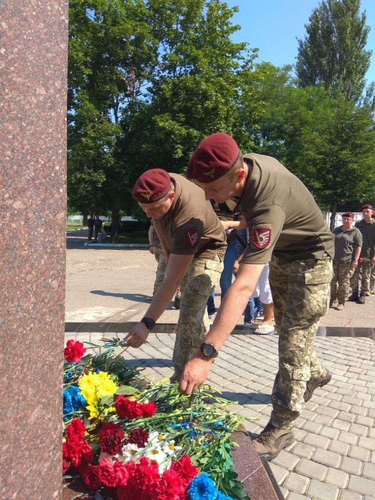 МИКОЛАЇВСЬКІ ДЕСАНТНИКИ ВШАНУВАЛИ ПАМ’ЯТЬ ПОЛЕГЛИХ ПОБРАТИМІВ