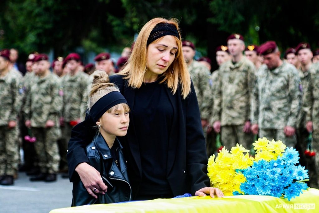 У ЛЬВОВІ ПОПРОЩАЛИСЯ З ДЕСАНТНИКОМ 80-Ї БРИГАДИ СОЛДАТОМ ДМИТРОМ ГУДЗИКОМ, ЯКИЙ ЗАГИНУВ У 2015 РОЦІ