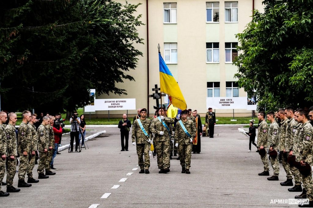 У ЛЬВОВІ ПОПРОЩАЛИСЯ З ДЕСАНТНИКОМ 80-Ї БРИГАДИ СОЛДАТОМ ДМИТРОМ ГУДЗИКОМ, ЯКИЙ ЗАГИНУВ У 2015 РОЦІ