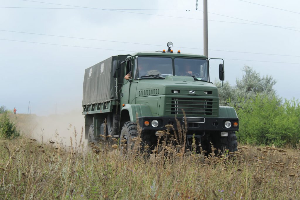 ВОДІЇ-ДЕСАНТНИКИ ВІДПРАЦЮВАЛИ ПРАКТИЧНІ ВПРАВИ З ВОДІННЯ АВТОМОБІЛЬНОЇ ТЕХНІКИ В УМОВАХ СКЛАДНОЇ МІСЦЕВОСТІ