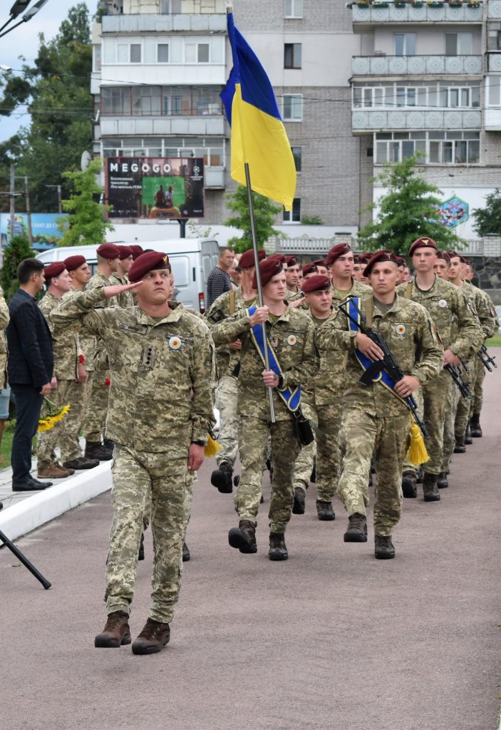 ВОЇНИ-ДЕСАНТНИКИ ВШАНОВУЮТЬ ПАМ'ЯТЬ ЗАГИБЛИХ ЗАХИСНИКІВ УКРАЇНИ