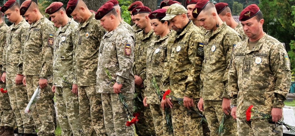 ВОЇНИ-ДЕСАНТНИКИ ВШАНОВУЮТЬ ПАМ'ЯТЬ ЗАГИБЛИХ ЗАХИСНИКІВ УКРАЇНИ