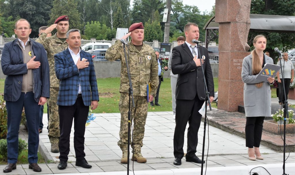 ВОЇНИ-ДЕСАНТНИКИ ВШАНОВУЮТЬ ПАМ'ЯТЬ ЗАГИБЛИХ ЗАХИСНИКІВ УКРАЇНИ