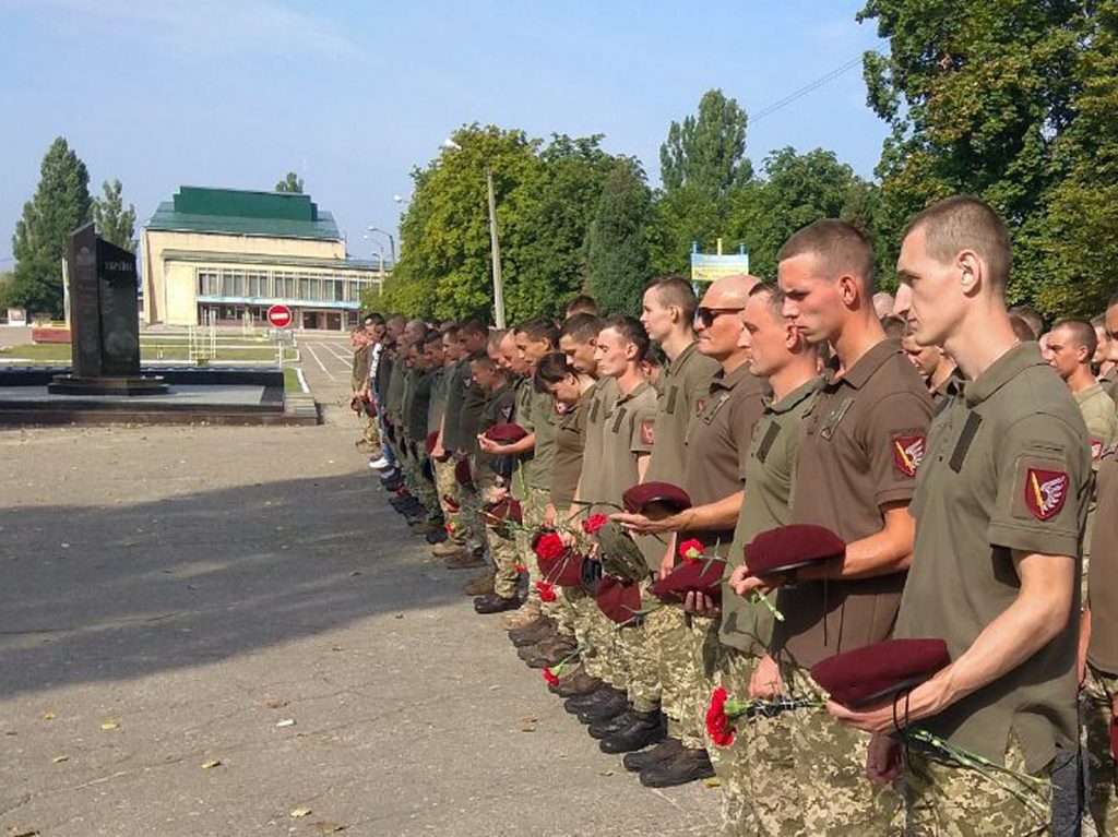 МИКОЛАЇВСЬКІ ДЕСАНТНИКИ ВШАНУВАЛИ ПАМ'ЯТЬ ПОЛЕГЛИХ ВОЇНІВ