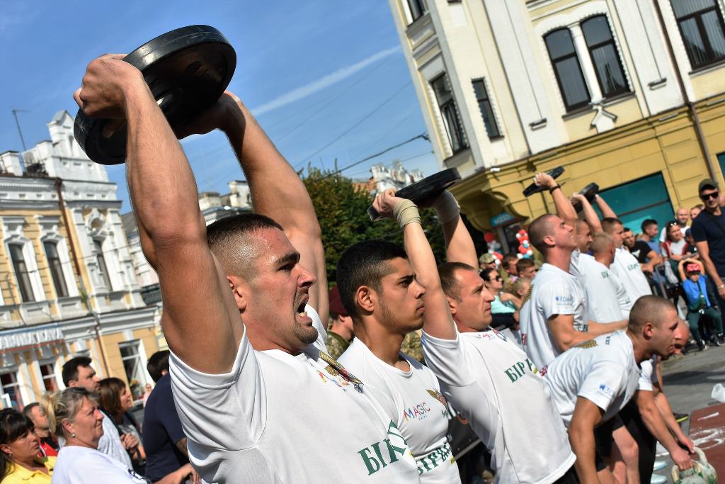 У Житомирі визначили найсильнішу команду під час відкритого чемпіонату ДШВ ЗС України з функціонального багатоборства – кросфіту