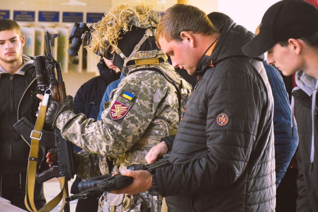 До Житомирських десантників завітала допризовна молодь (ФОТОРЕПОРТАЖ)