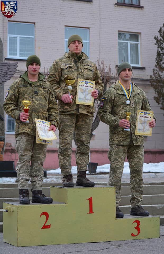 Десантники з Донеччини визначили переможців з гирьового спорту