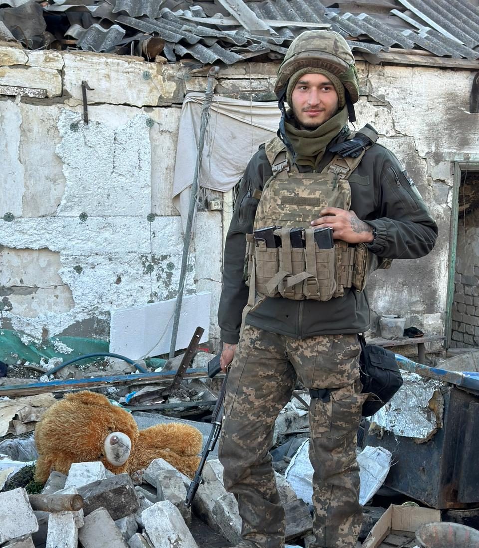 «Окупанти в паніці кидають позиції, техніку, зброю та навіть своїх поранених» — сержант ДШВ