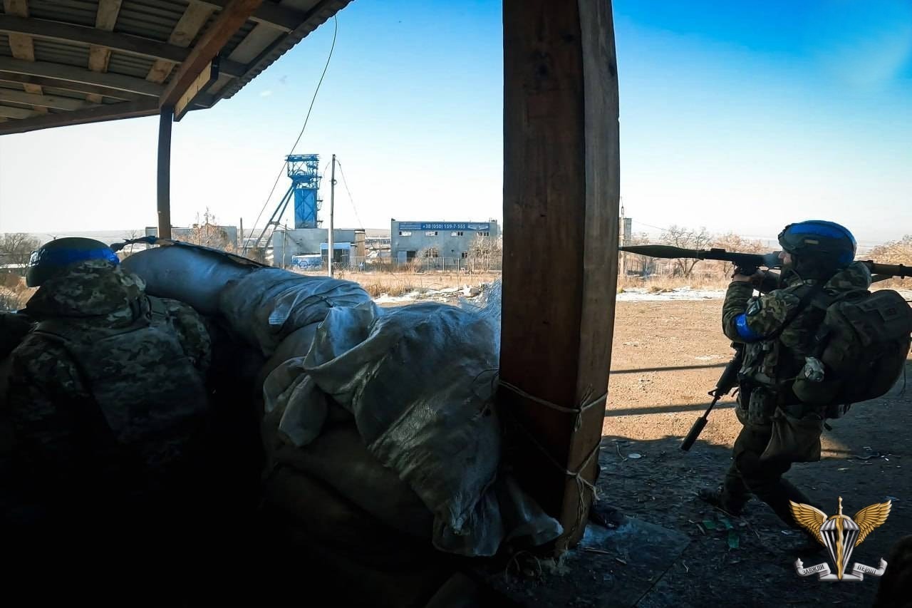 Як воїни-десантники ведуть бойові дії в районі Соледару