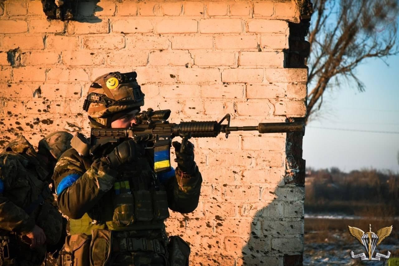 Як воїни-десантники ведуть бойові дії в районі Соледару