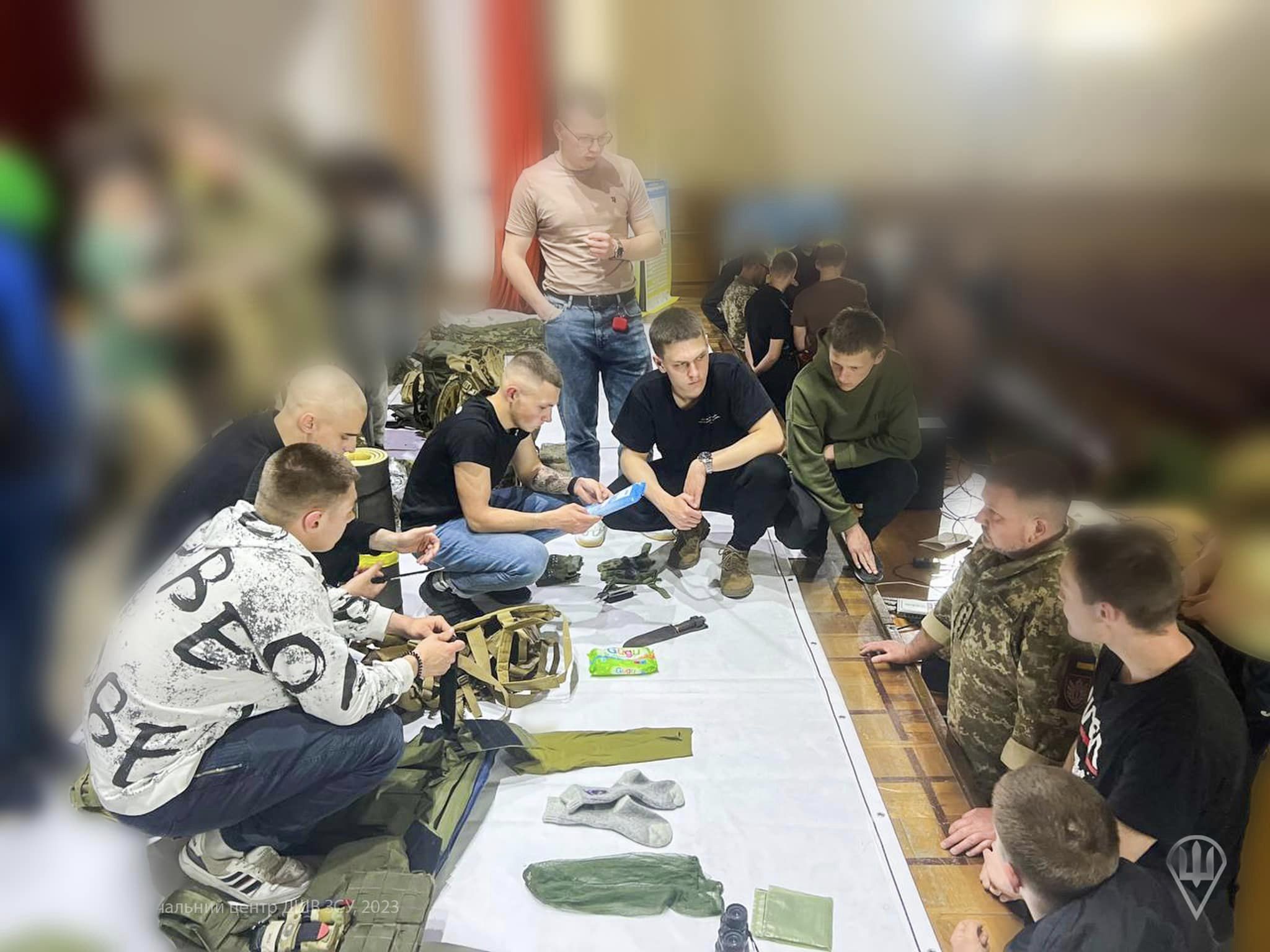 Десантники заквітали до курсантів Житомирського військового інституту імені С. П. Корольова
