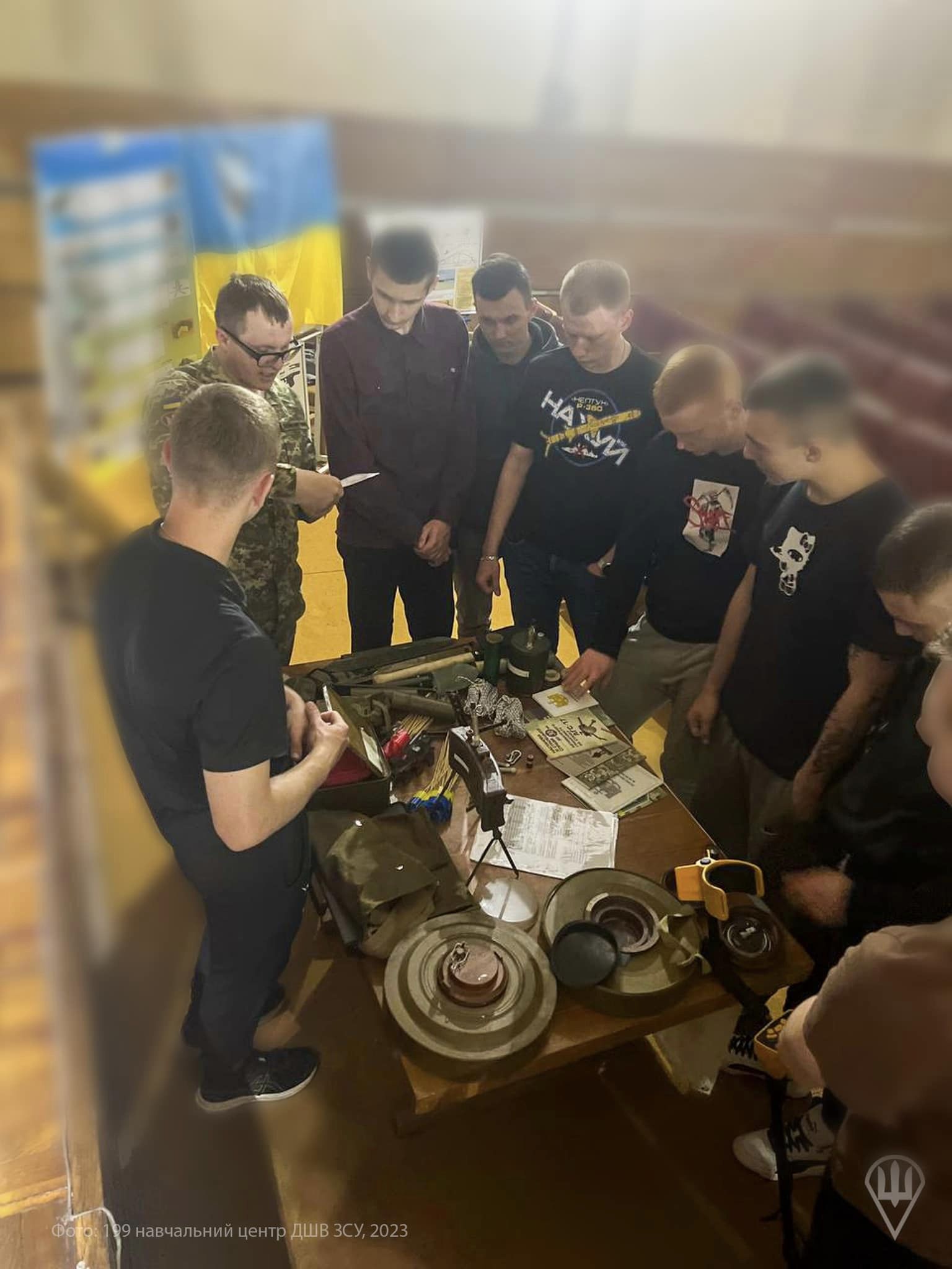 Десантники заквітали до курсантів Житомирського військового інституту імені С. П. Корольова