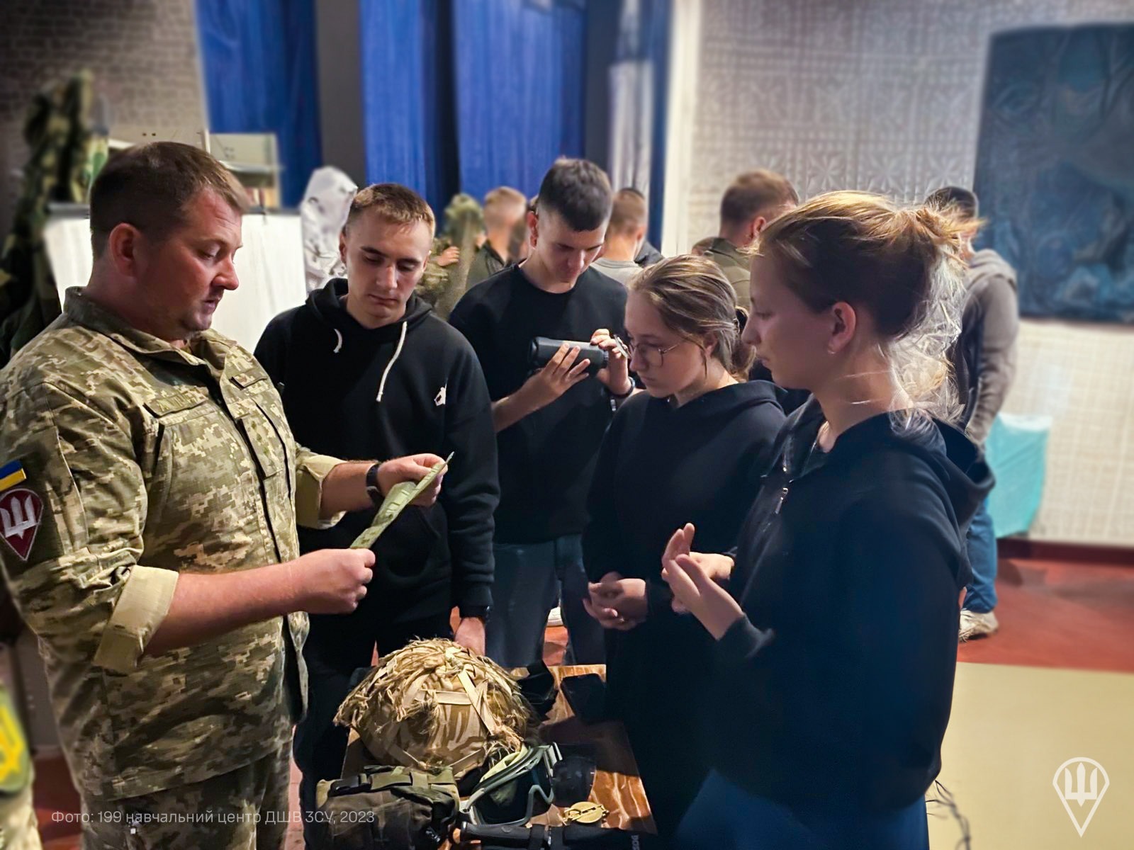 Десантники провели урок мужності для курсантів Житомирського військового інституту імені С. П. Корольова