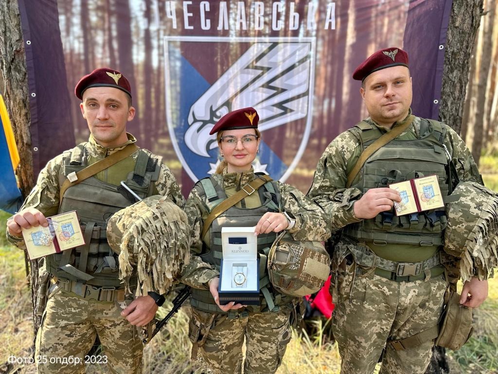 Січеславські десантники отримали Державні нагороди, відомчі відзнаки та іменну вогнепальну зброю