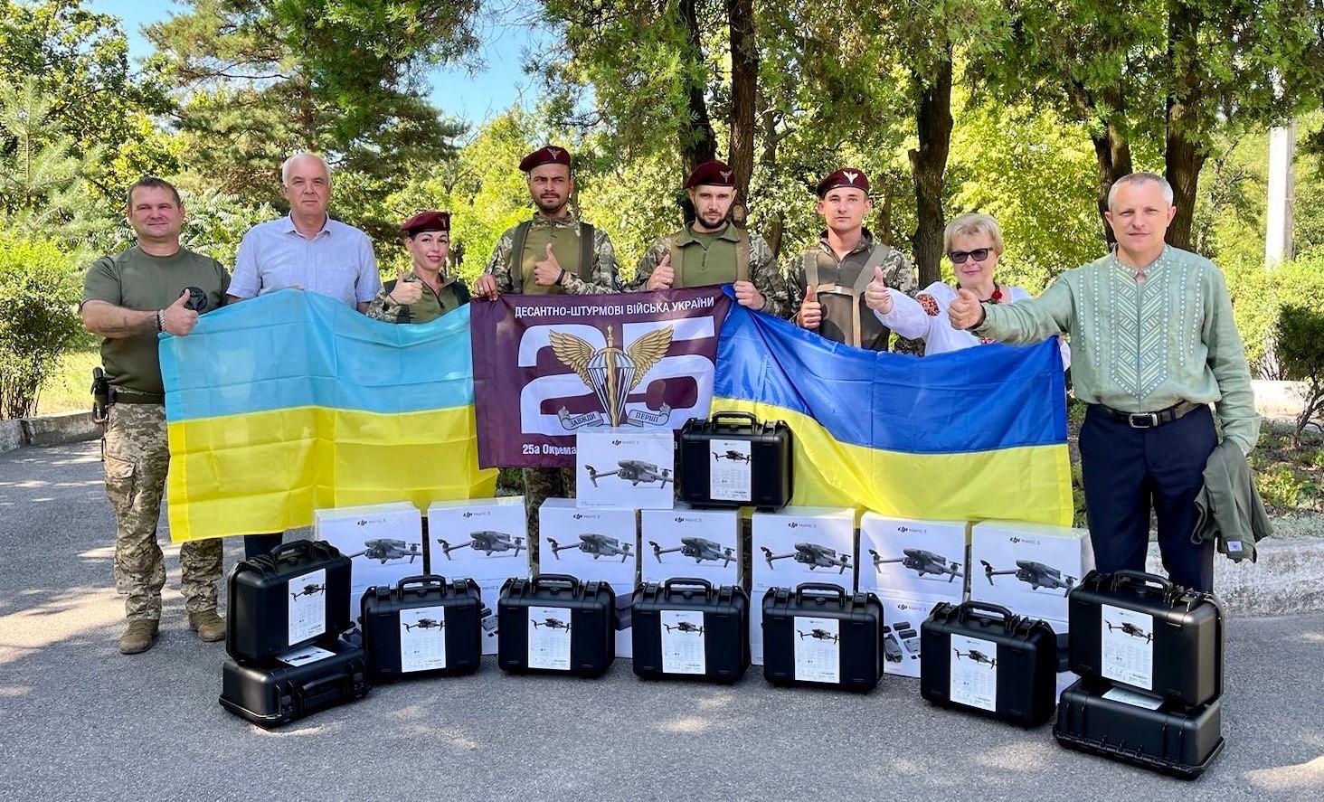 Січеславські десантники отримали Державні нагороди, відомчі відзнаки та іменну вогнепальну зброю