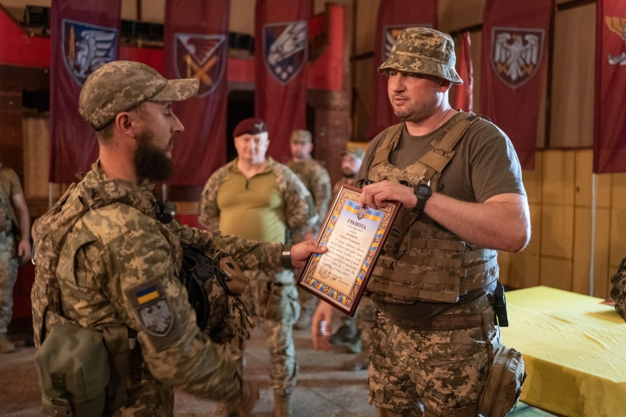 Чернівецькі десантники отримали нагороди з нагоди Дня створення військової частини