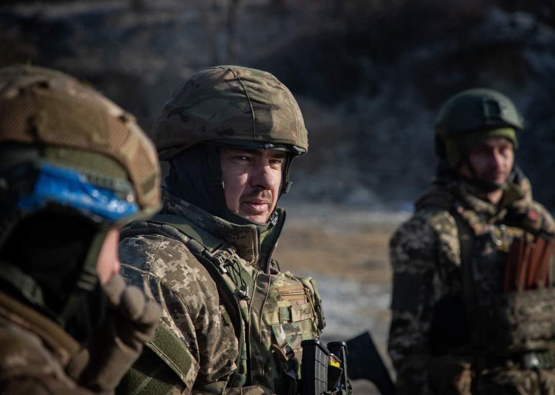 За мирного життя — чудова нагода вигуляти дітвору на ковзанку і насолоджуватися сонячною та морозною дниною.