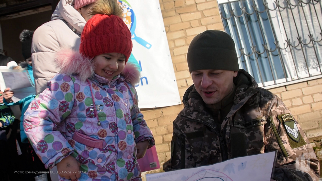 Військовослужбовці ДШВ відвідали дітей із прифронтових населених пунктів на півдні нашої країни