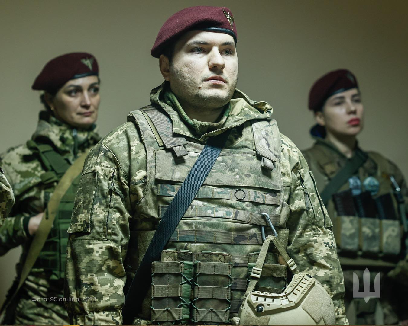 "Житомирські десантники завжди стоять на найважчих ділянках фронті, але ніколи не відступають ні кроку назад", - генерал-полковник Олександр Сирський