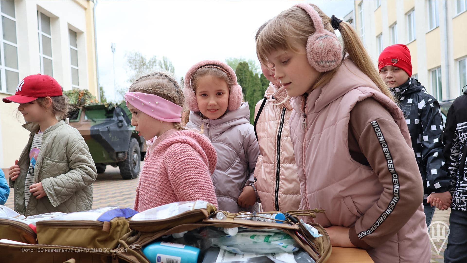 Десантники 199 навчального центру ДШВ ЗСУ відвідали 17 ліцей міста Житомир (Фоторепортаж)