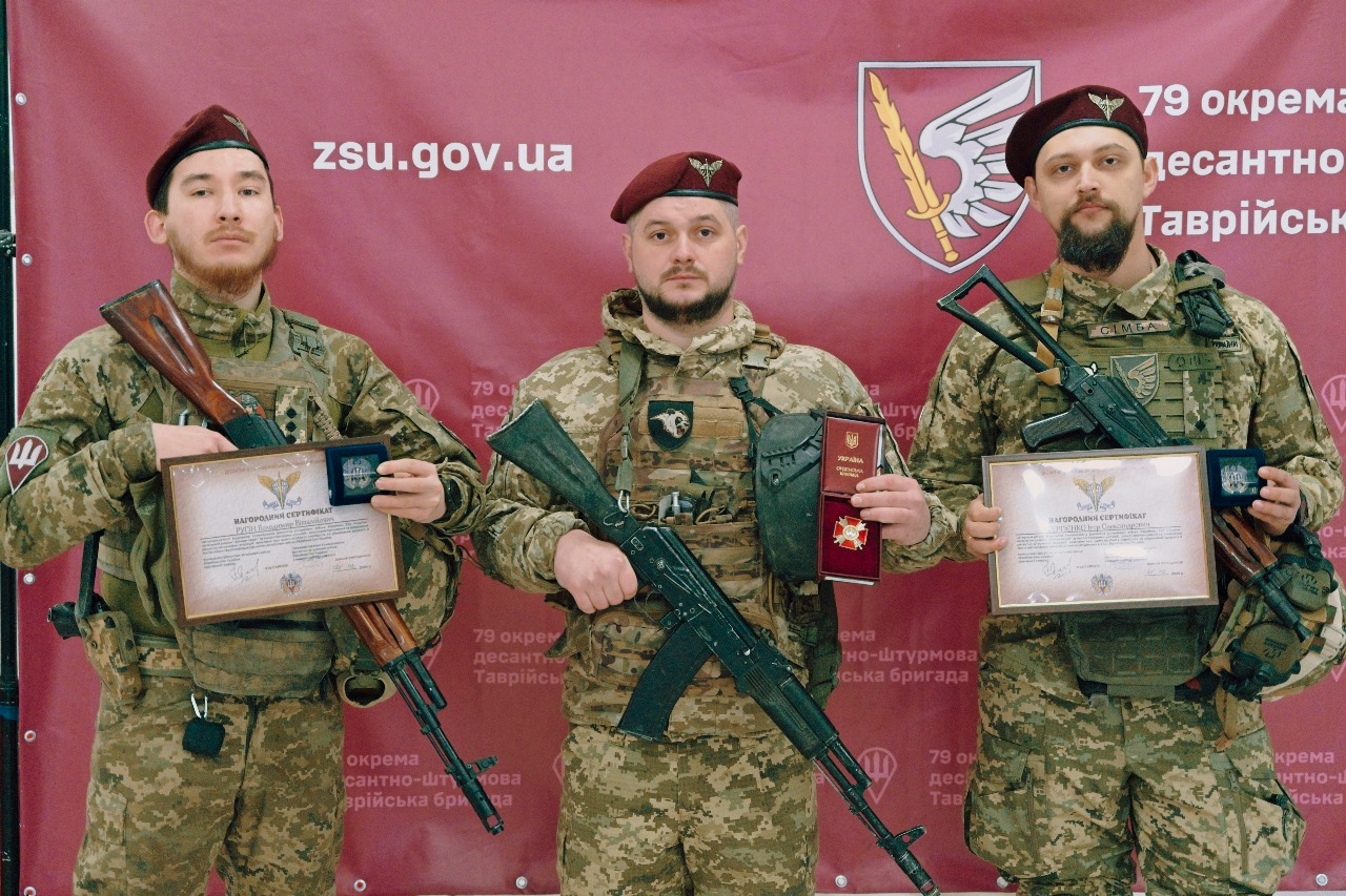 Таврійських десантників відзначено Державними нагородами та відомчими відзнаками