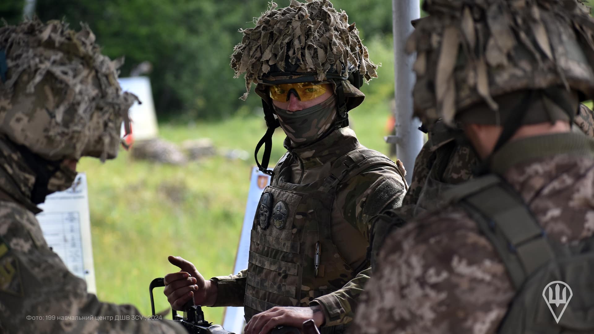 Вміле поводження та володіння зброєю - це ключ до безпеки та успіху на полі бою