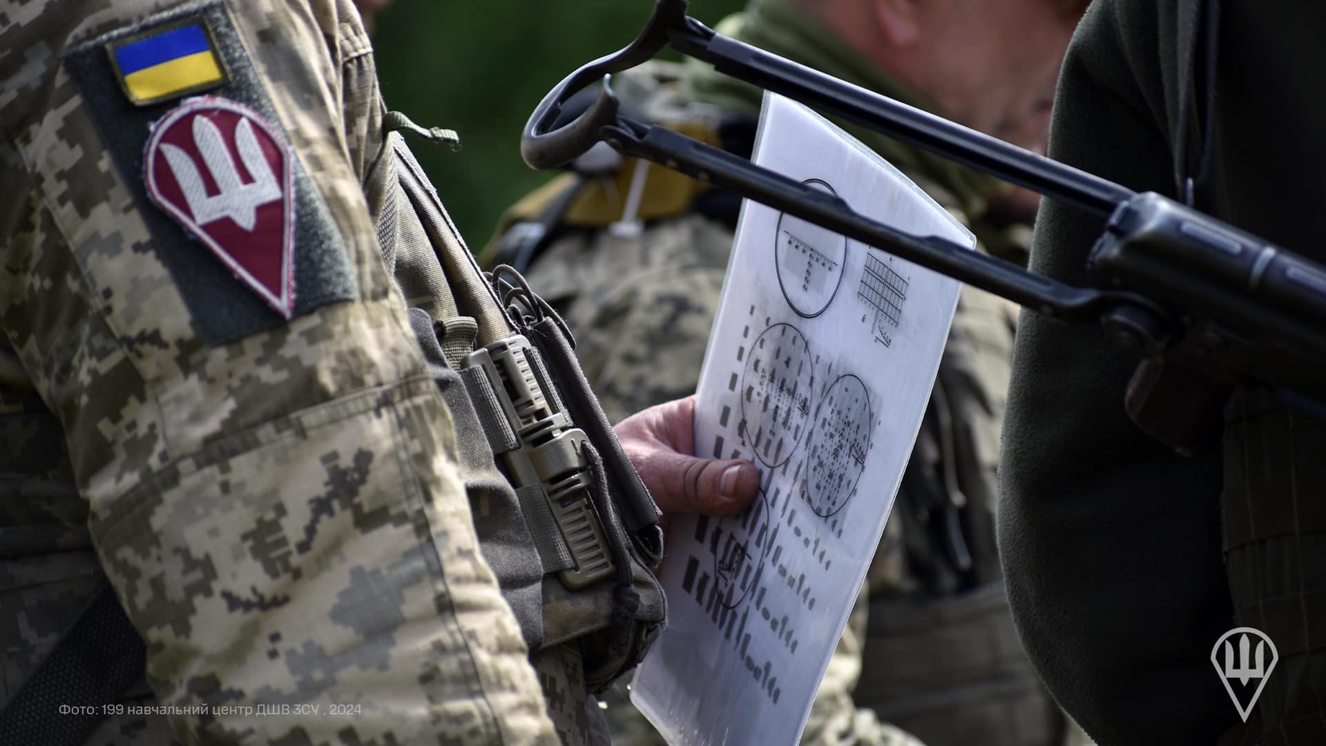 Вміле поводження та володіння зброєю - це ключ до безпеки та успіху на полі бою