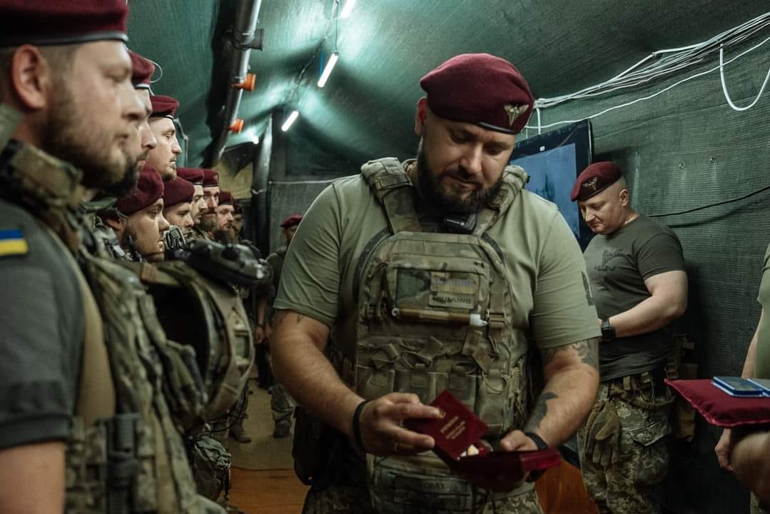 Командувач ДШВ ЗС України бригадний генерал Ігор Скибюк нагородив десантників 78 одшп