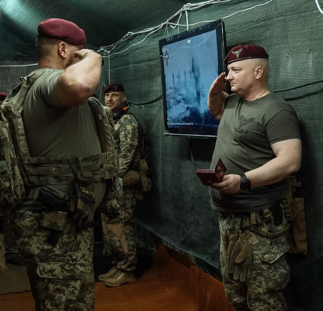 Командувач ДШВ ЗС України бригадний генерал Ігор Скибюк нагородив десантників 78 одшп
