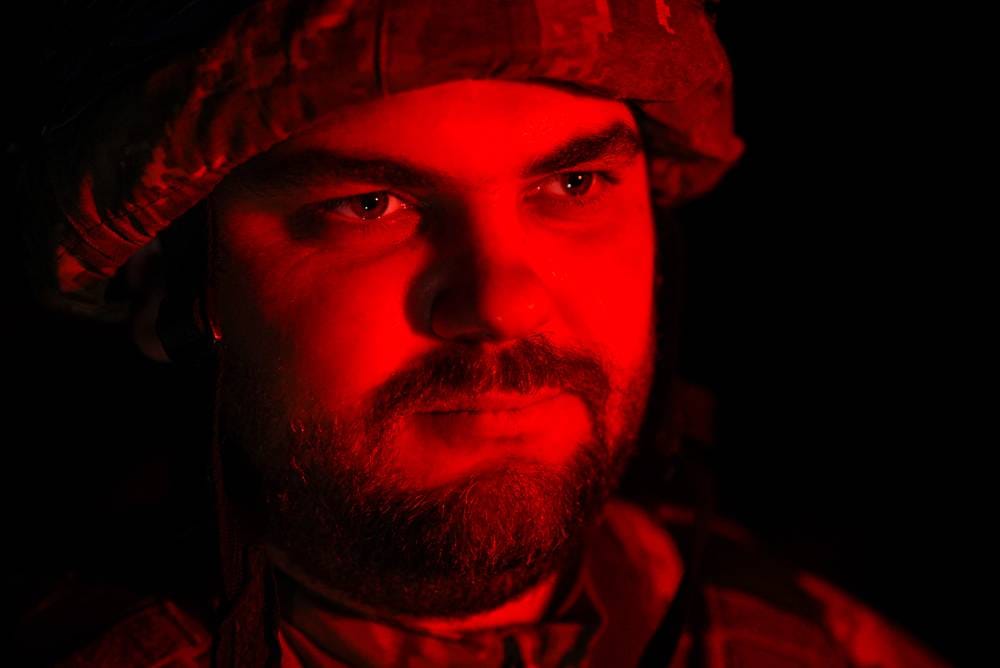 “Не по землі їдеш, а по металу. Потім просто колеса залишаєш і виїжджаєш на дисках”: бойові водії батареї коригування артилерійського вогню