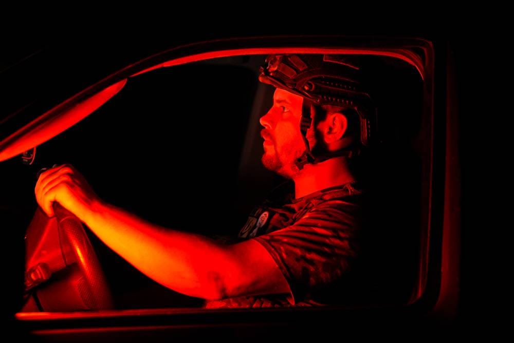 “Не по землі їдеш, а по металу. Потім просто колеса залишаєш і виїжджаєш на дисках”: бойові водії батареї коригування артилерійського вогню