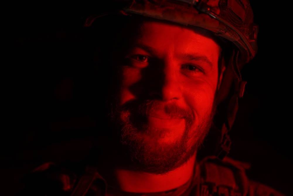 “Не по землі їдеш, а по металу. Потім просто колеса залишаєш і виїжджаєш на дисках”: бойові водії батареї коригування артилерійського вогню