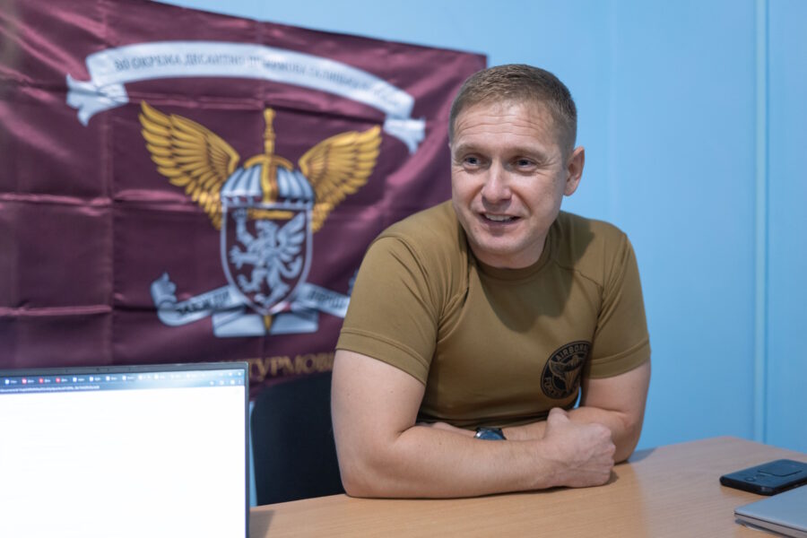 Артилерист ДШВ Володимир Любавін “Ворскла”: Я почав відчувати смерть на запах. Спілкувався з людьми – і розумів, що ті, хто через кілька днів загине, пахнуть по-особливому