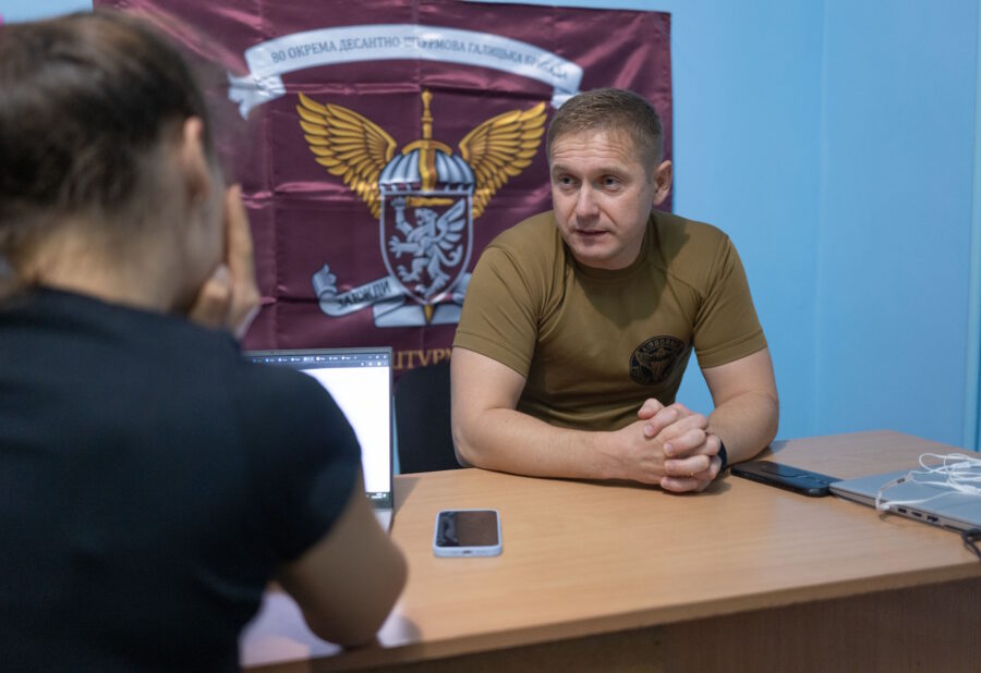Артилерист ДШВ Володимир Любавін “Ворскла”: Я почав відчувати смерть на запах. Спілкувався з людьми – і розумів, що ті, хто через кілька днів загине, пахнуть по-особливому