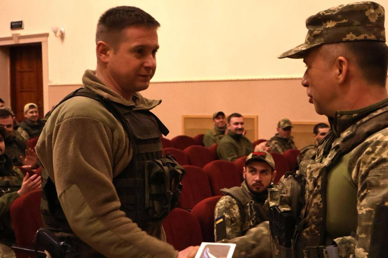 Артилерист ДШВ Володимир Любавін “Ворскла”: Я почав відчувати смерть на запах. Спілкувався з людьми – і розумів, що ті, хто через кілька днів загине, пахнуть по-особливому
