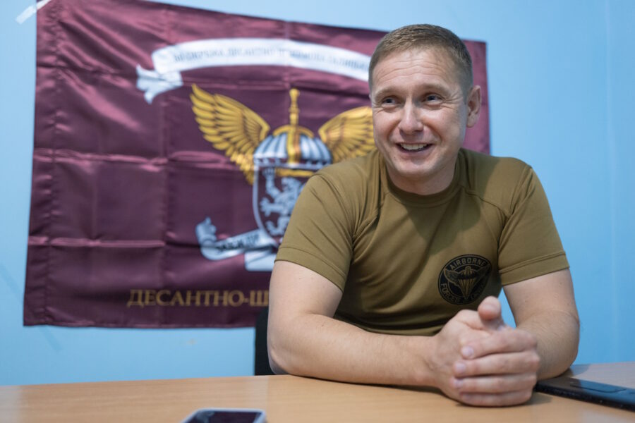Артилерист ДШВ Володимир Любавін “Ворскла”: Я почав відчувати смерть на запах. Спілкувався з людьми – і розумів, що ті, хто через кілька днів загине, пахнуть по-особливому