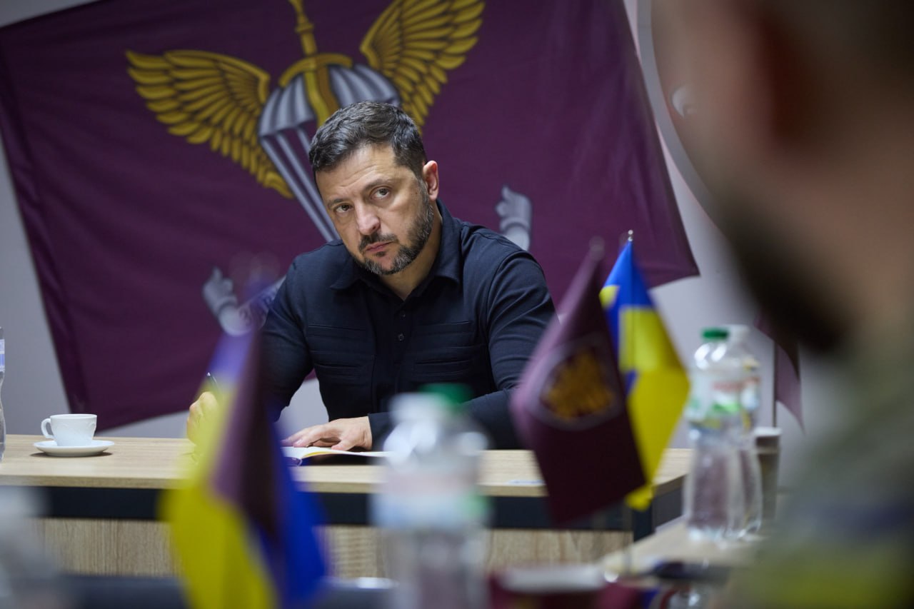 Володимир Зеленський зустрівся з десантниками, які виконують бойові завдання на Олександрівському напрямку