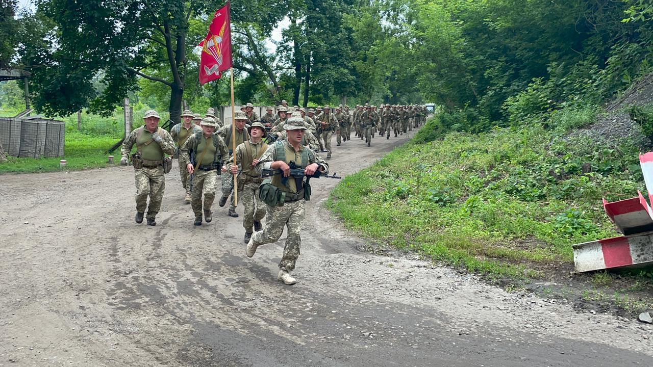 Комбат Д.Волошин на чолі батальйону на марш-кидку, 2020 рік